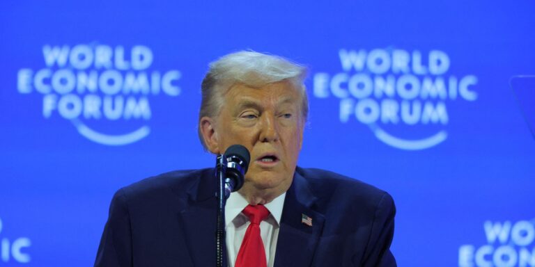 em-davos,-trump-reitera-aquisicao-da-groenlandia,-sem-uso-de-forca