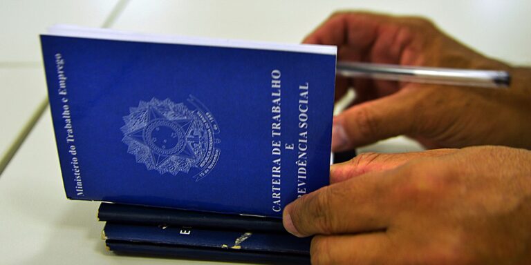 seguro-desemprego-e-reajustado-para-r$-1621;-teto-sera-r$-2.518,65