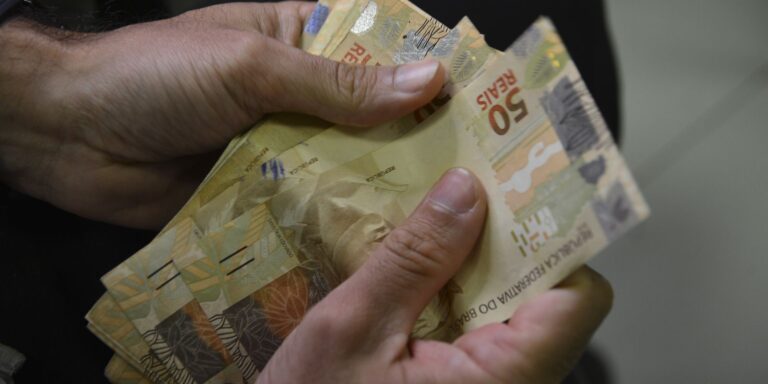 Consulta ao Abono Salarial estará disponível a partir de amanhã consulta-ao-abono-salarial-estara-disponivel-a-partir-de-amanha