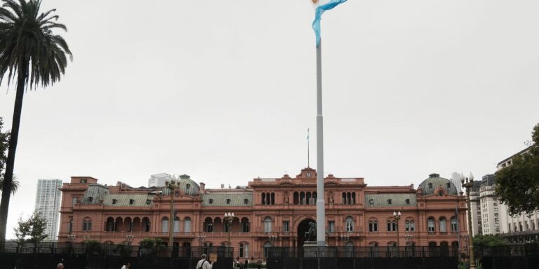 Reforma de Milei aumenta lucro e subjuga trabalhador, diz advogado reforma-de-milei-aumenta-lucro-e-subjuga-trabalhador,-diz-advogado