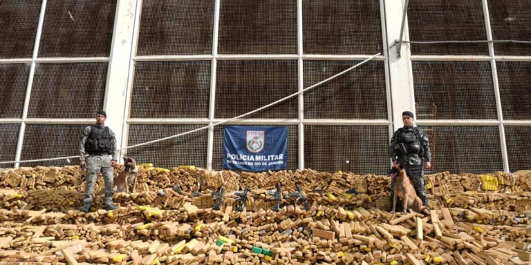RJ: Operação na Maré apreende recorde de 48 toneladas de drogas rj:-operacao-na-mare-apreende-recorde-de-48-toneladas-de-drogas