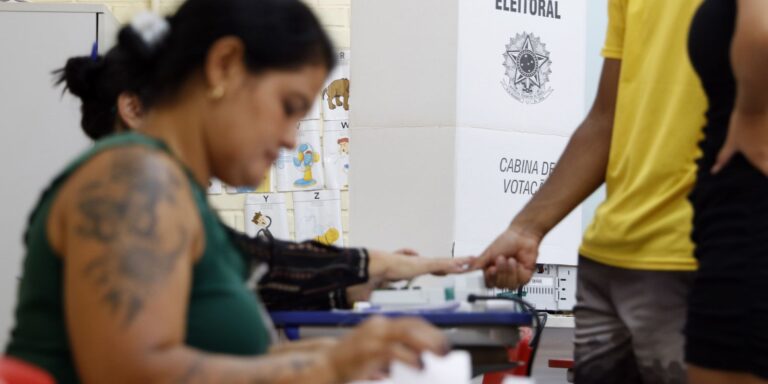TRE do Rio abre nos feriados para regularizar situação de eleitores tre-do-rio-abre-nos-feriados-para-regularizar-situacao-de-eleitores
