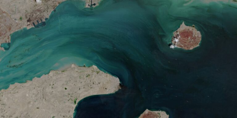 Irã apreende navios no Estreito de Ormuz após EUA suspenderem ataques ira-apreende-navios-no-estreito-de-ormuz-apos-eua-suspenderem-ataques
