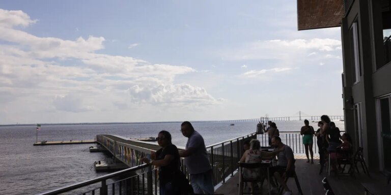rio-negro-atinge-cota-de-inundacao-em-manaus,-no-amazonas