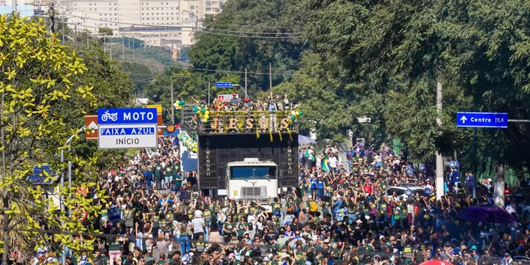 marcha-para-jesus-leva-evangelicos-para-as-ruas-de-sao-paulo