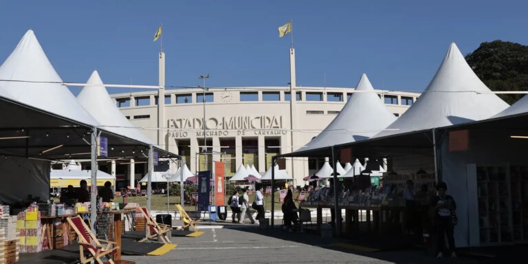 feriado-em-sp-tem-programacao-gratuita-em-feira-do-livro-no-pacaembu