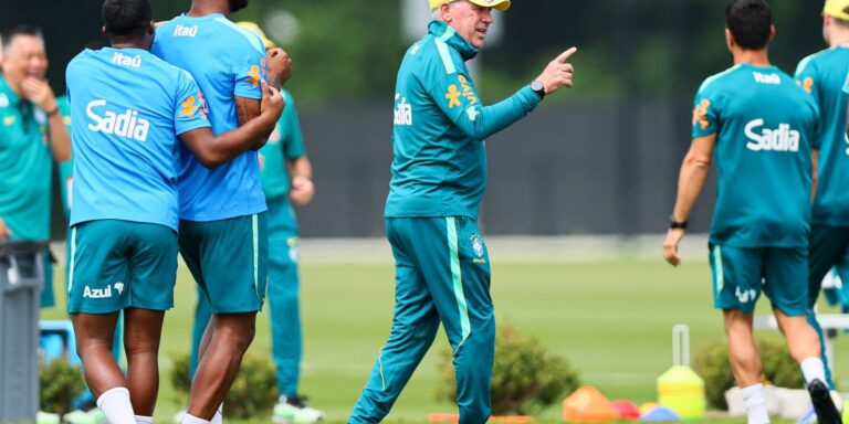 prestes-a-estrear-na-copa,-ancelotti-nao-da-pistas-sobre-escalacao