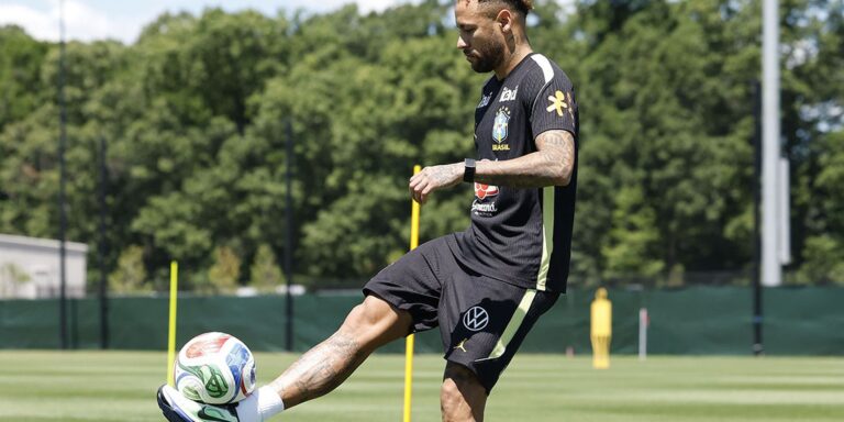 neymar-volta-a-treinar-com-a-selecao-a-2-dias-do-jogo-contra-o-haiti