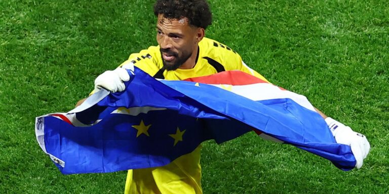 Herói na Copa, Vozinha agradece carinho e planeja continuar jogando heroi-na-copa,-vozinha-agradece-carinho-e-planeja-continuar-jogando