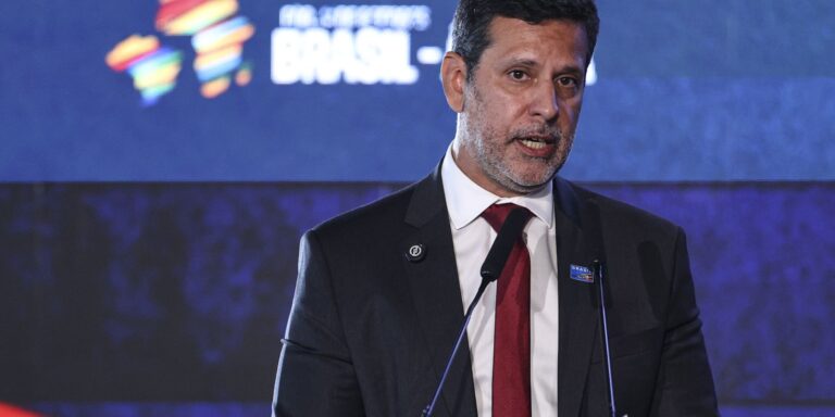 Ministro celebra queda do analfabetismo no país e fala em erradicação ministro-celebra-queda-do-analfabetismo-no-pais-e-fala-em-erradicacao