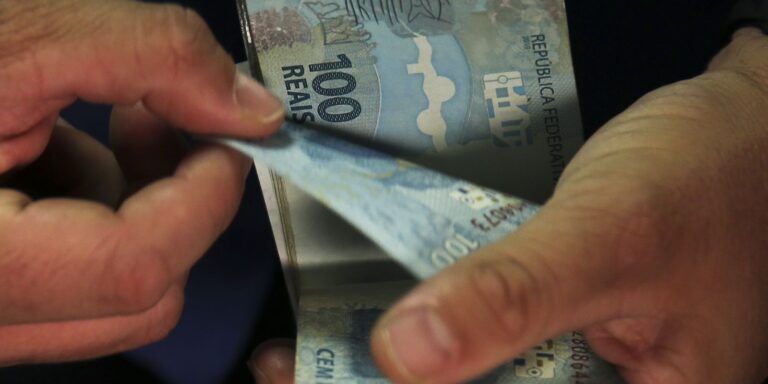 Abono salarial: prazo para empresas enviarem dados termina no sábado abono-salarial:-prazo-para-empresas-enviarem-dados-termina-no-sabado