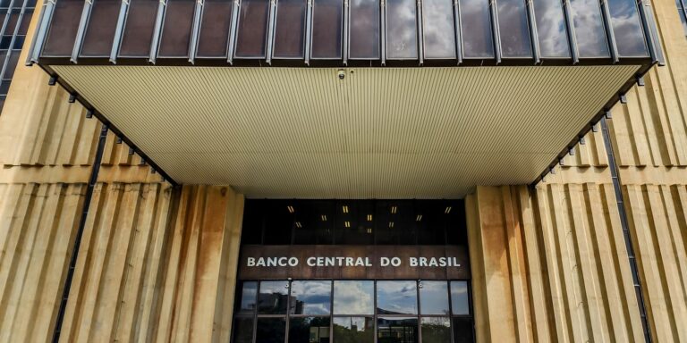 Déficit do setor público em maio foi de R$ 56 bilhões, informa BC deficit-do-setor-publico-em-maio-foi-de-r$-56-bilhoes,-informa-bc