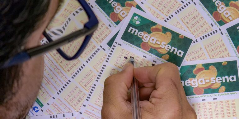 Mega-Sena acumula e prêmio principal vai para R$ 33 milhões mega-sena-acumula-e-premio-principal-vai-para-r$-33-milhoes