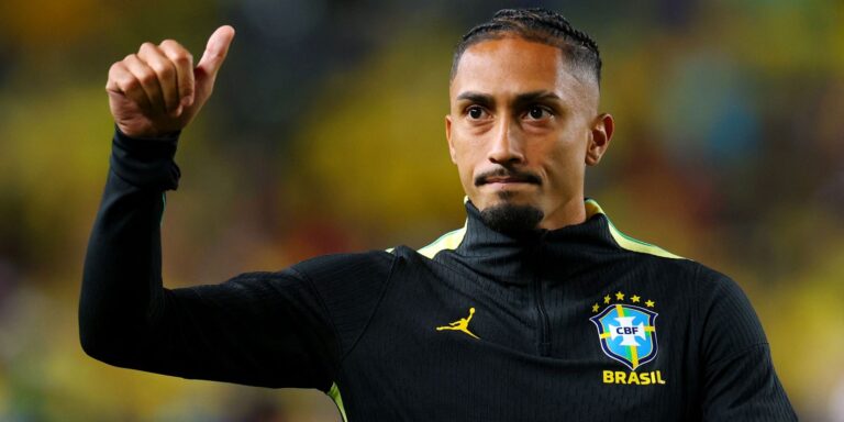 festejado,-raphinha-treina-e-se-aproxima-de-retorno-a-copa-do-mundo