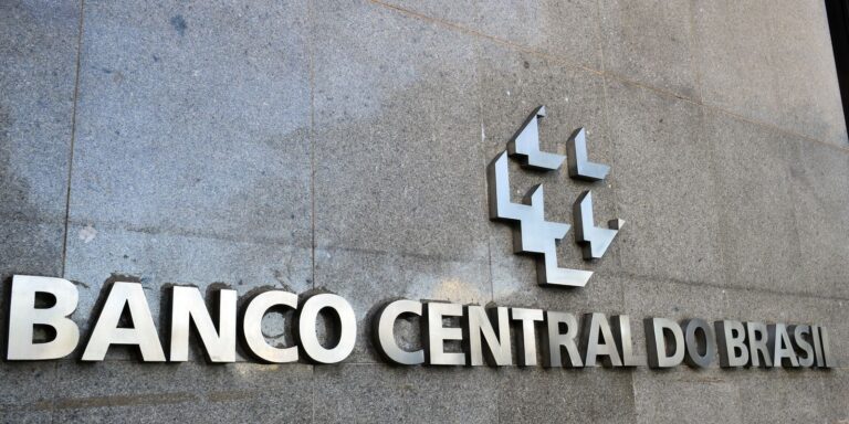 banco-central-e-receita-federal-sao-autorizados-a-realizar-concursos