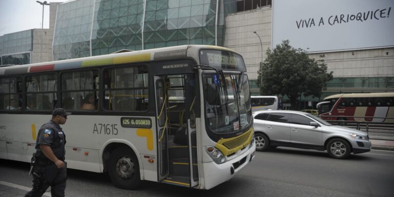 TRT adia audiência de conciliação entre rodoviários e empresas no Rio trt-adia-audiencia-de-conciliacao-entre-rodoviarios-e-empresas-no-rio