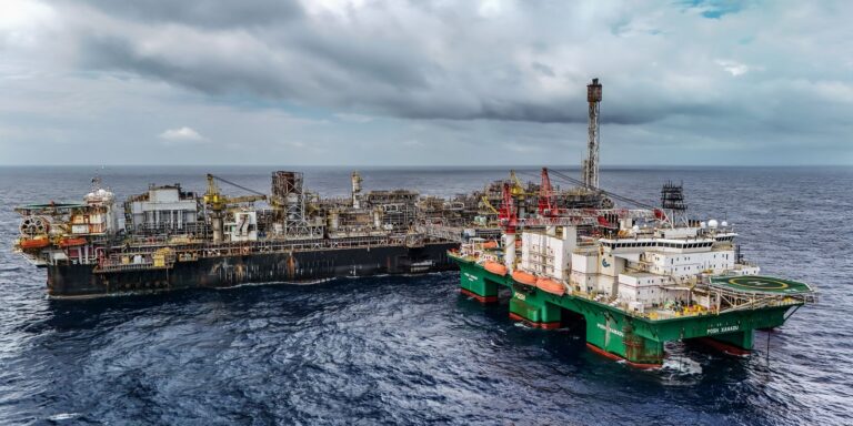 imposto-de-12%-sobre-exportacao-de-petroleo-e-estendido-por-60-dias