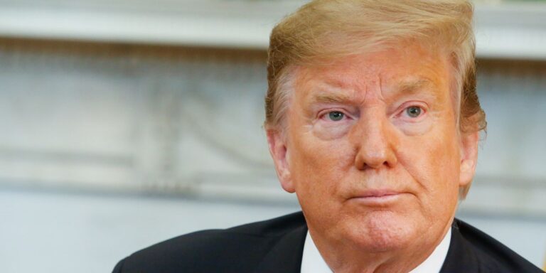 Trump anuncia novo bloqueio e taxa de 20% no Estreito de Ormuz trump-anuncia-novo-bloqueio-e-taxa-de-20%-no-estreito-de-ormuz
