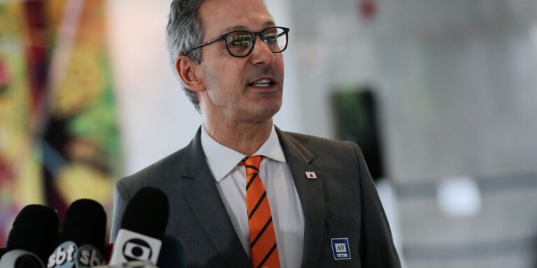 Novo oficializa Romeu Zema como candidato à Presidência da República novo-oficializa-romeu-zema-como-candidato-a-presidencia-da-republica