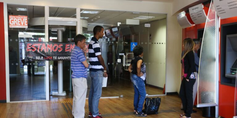 bancarios-fazem-paralisacao-nacional-de-24-horas-nesta-quinta-feira