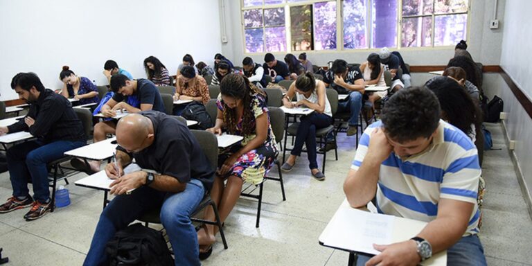 Encejja: candidatos fazem exame que garante certificação escolar encejja:-candidatos-fazem-exame-que-garante-certificacao-escolar