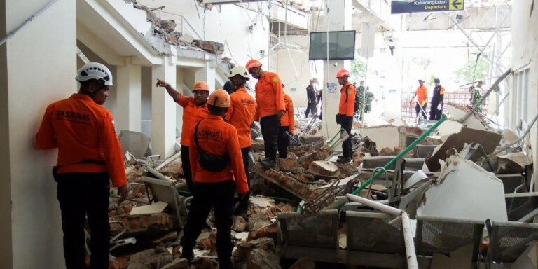 indonesia:-numero-de-mortos-no-terremoto-chega-a-100