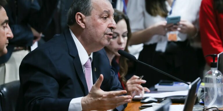 Relator da CCJ do Senado vota a favor da PEC do fim da escala 6×1 relator-da-ccj-do-senado-vota-a-favor-da-pec-do-fim-da-escala-6×1