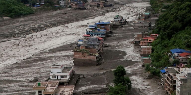 Equipes de resgate continuam busca por vítimas de avalanche no Nepal equipes-de-resgate-continuam-busca-por-vitimas-de-avalanche-no-nepal