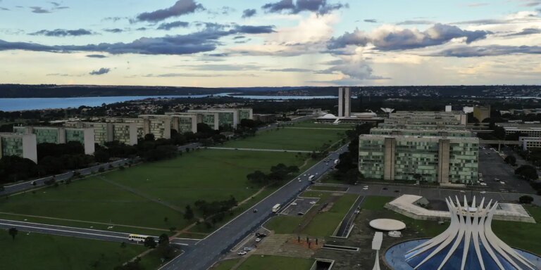 Proposta de orçamento para 2027 prevê salário mínimo de R$ 1.741 proposta-de-orcamento-para-2027-preve-salario-minimo-de-r$-1.741