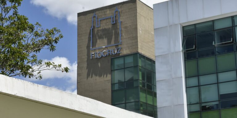 fiocruz-vai-iniciar-testes-de-vacina-de-rna-mensageiro-contra-covid-19