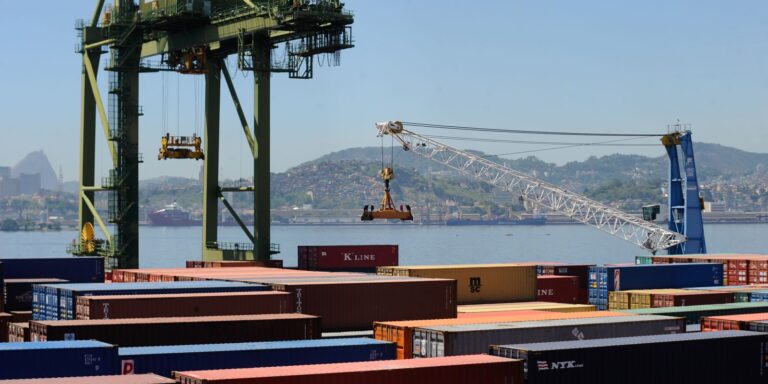 Balança comercial tem superávit de US$ 7,4 bilhões em agosto balanca-comercial-tem-superavit-de-us$-7,4-bilhoes-em-agosto