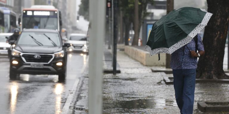 Ciclone que provocou chuvas no estado de SP vai persistir até segunda ciclone-que-provocou-chuvas-no-estado-de-sp-vai-persistir-ate-segunda