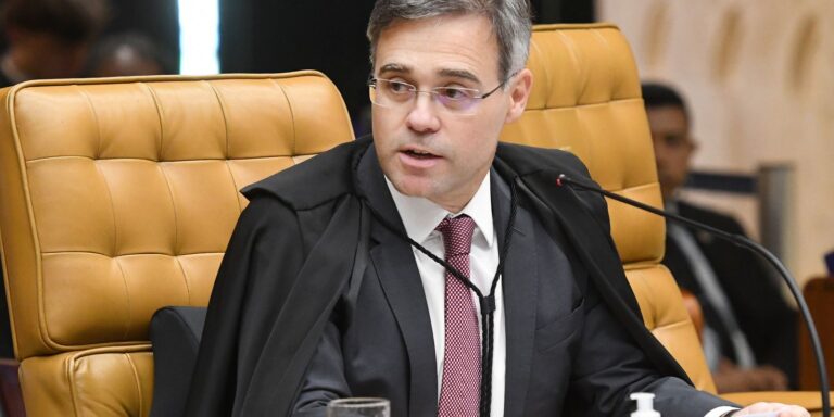 Mendonça rejeita ação questionando aumento do valor do Bolsa Família mendonca-rejeita-acao-questionando-aumento-do-valor-do-bolsa-familia