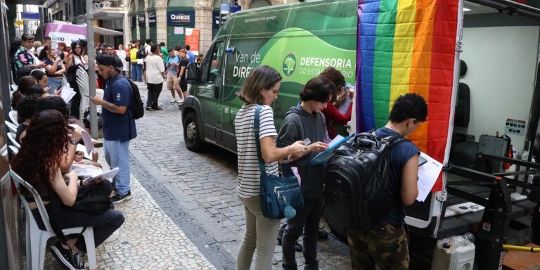 transexuais-e-travestis-fazem-ato-no-rj-em-defesa-da-democracia