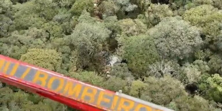 Corpos de vítimas de queda de helicóptero seguem para perícia em SC corpos-de-vitimas-de-queda-de-helicoptero-seguem-para-pericia-em-sc