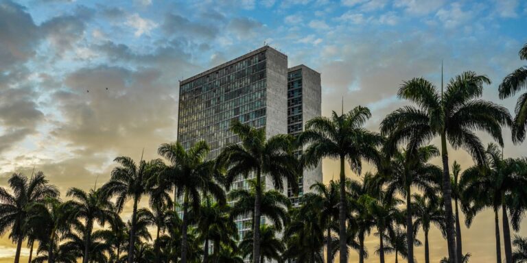 um-terco-das-emendas-pix-para-obras-em-2025-nao-detalham-o-destino