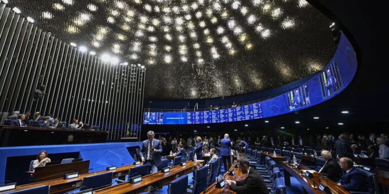 Senado abre discussão sobre PEC que acaba com a escala 6×1 senado-abre-discussao-sobre-pec-que-acaba-com-a-escala-6×1
