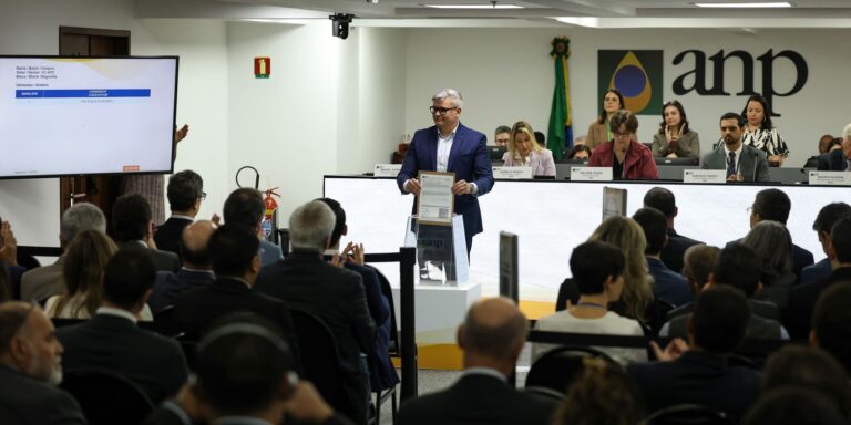 ANP arrecada R$ 3 bilhões em leilão de 49 blocos exploratórios anp-arrecada-r$-3-bilhoes-em-leilao-de-49-blocos-exploratorios
