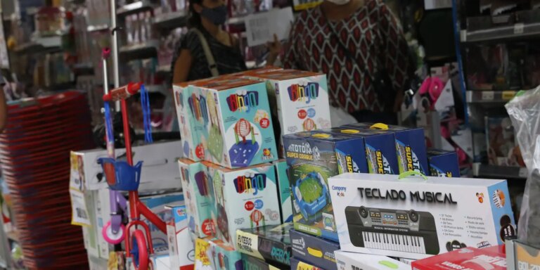 Dia das Crianças: cartilha do Procon-RJ aborda compra de brinquedos dia-das-criancas:-cartilha-do-procon-rj-aborda-compra-de-brinquedos